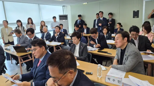 오늘 국정조사특별위원회 현장조사 일정으로 송파구선거관리위원회와 올림픽공원 핸드볼경기장 개표소를 방문했습니다.

송파구 선관위로부터 투표용지 부족