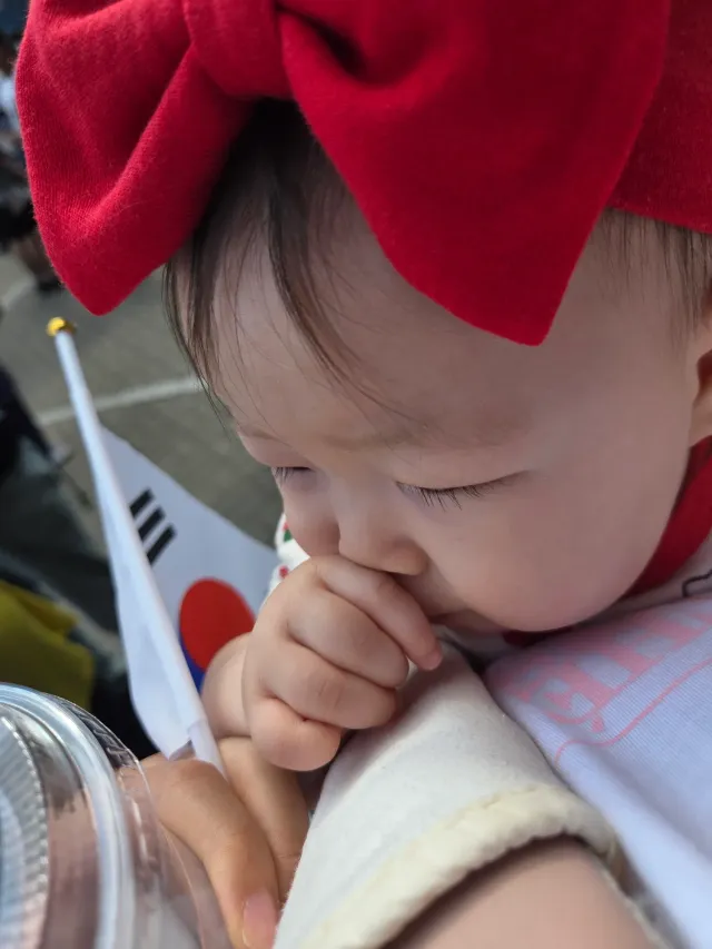 셋째랑 잘 다녀왔어!
둘째 하원하러 가야해서 
아이 하원하고 저녁에 다시 가보려해
쉬지않고 간절하게 재선거 외치시는 분들보며
눈물이 자꾸 나는걸