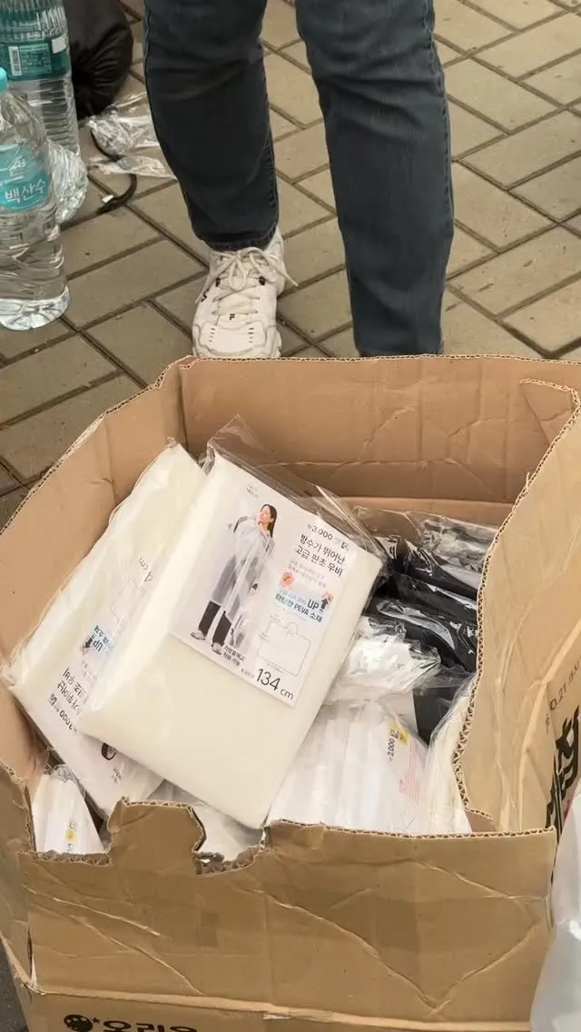 자원봉사자분들 우비 지원
7시에 비예보 있었는데 안 와서 다행이다