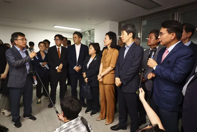 윤상현 “247만표 재검표, 안건 상정할것”… 민주 “아직 논의안돼”

국회 6·3 지방선거 투표용지 부족 사태 국정조사특별위원회가 서울 송파구