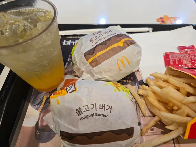 오늘저녁🍚
간만에 맥도날드 🍔😋😋😋
이제퇴근.
모두 수고하셨습니다🫡
(올공에 계신분들 감사합니다🫡)
#저녁밥 #악반완료 #부정선거재