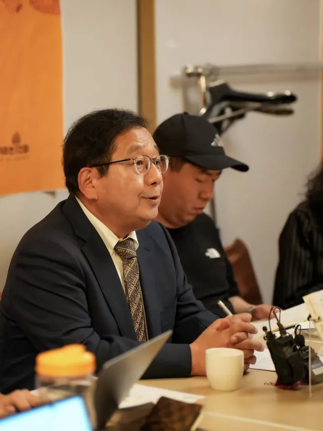 2026.07.02 MBC뉴스 뉴스외전에
<극우의 신화 일본>출간 기념,
호사카 유지 교수의 기자 간담회가 실렸습니다.

📰
일본 극우 세력은