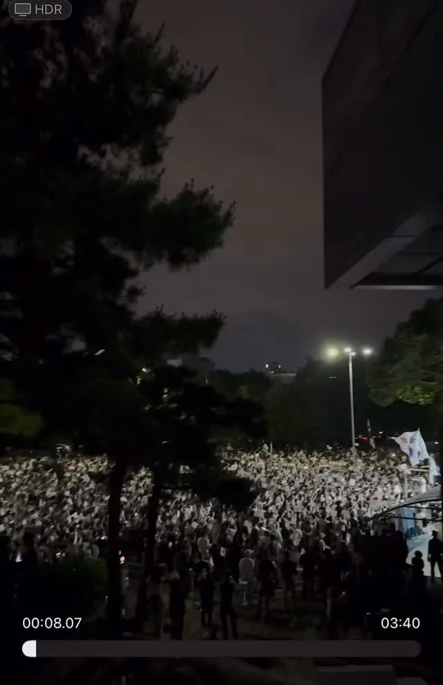 제가 직접 잠실에서 한바퀴 돌면서 찍은 타임랩스 영상입니다 

콘서트 진짜 많이 다녀본 입장에서 최소 7만 이상은 있는거 같고요,

자꾸 구호 