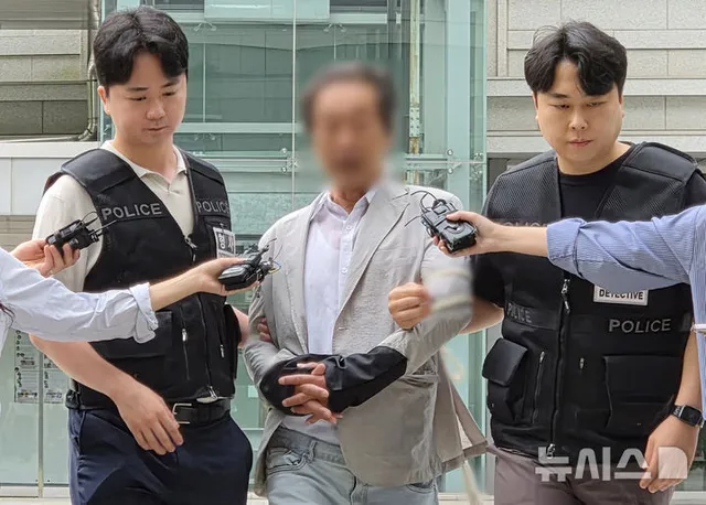 국조특위 현장조사 방해 혐의 60대 구속…잠실 봉쇄 시위 두 번째 신병...

국정조사특별위원회 위원들의 올림픽공원 현장 조사를 방해하고 경찰관