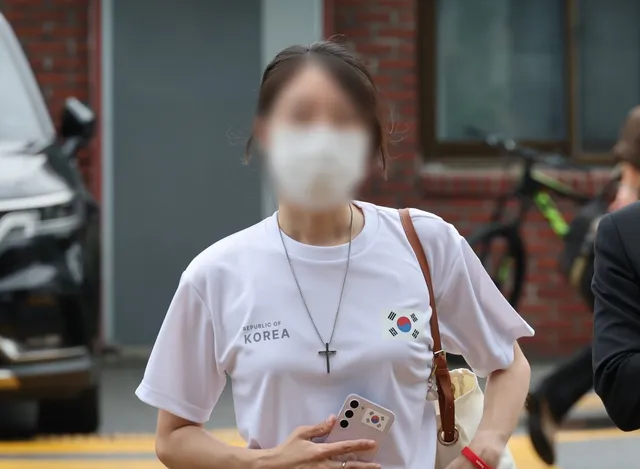 개표소 봉쇄 ‘올다르크’ 경찰 소환…“자유민주주의 지킨 대가 치르겠...

6·3 지방선거 개표소였던 서울 올림픽공원 핸드볼경기장 진입을 막아 