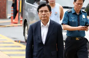 개표소 막았던 '올다르크' 경찰 출석…황교안 "돌아서서 있었던 것 뿐"

일명