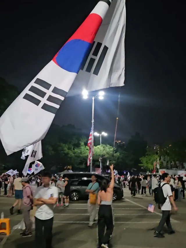 #잠실민주화운동 #스포츠테이핑 #자원봉사자

내가 바로 #1호 #태극기 흔드는 여자다!!💪
이러려고 헬스했나🤔 ㅋㅋㅋㅋ

오늘 좋은 선생님 