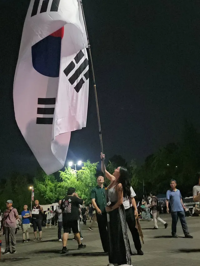 #잠실민주화운동 #스포츠테이핑 #자원봉사자

내가 바로 #1호 #태극기 흔드는 여자다!!💪
이러려고 헬스했나🤔 ㅋㅋㅋㅋ

오늘 좋은 선생님 