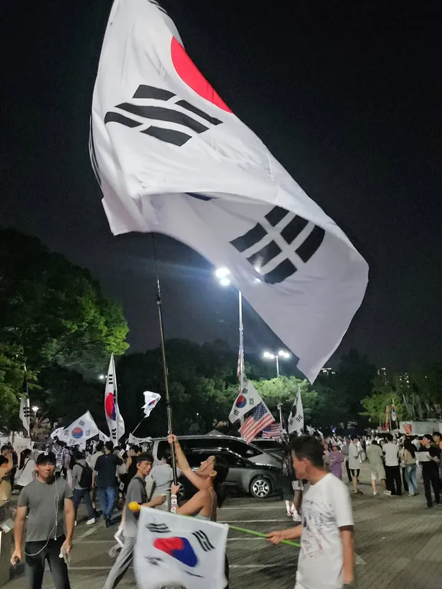 #잠실민주화운동 #스포츠테이핑 #자원봉사자

내가 바로 #1호 #태극기 흔드는 여자다!!💪
이러려고 헬스했나🤔 ㅋㅋㅋㅋ

오늘 좋은 선생님 