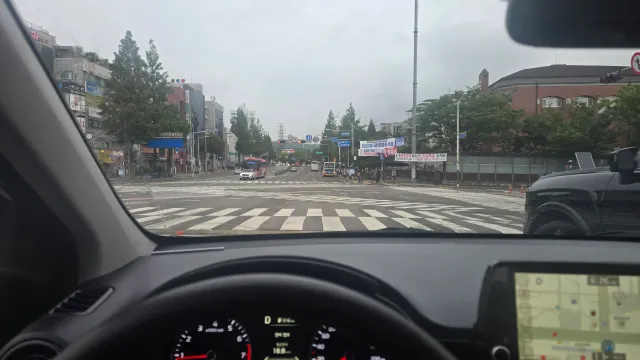 새벽기도 후 올공 가는 길

어제 상황 이후 더 절박함을 느끼기 시작했다.
그동안 프락치들의 분탕과 어제와같은 상황에 수많은 애국자들이 올공에서