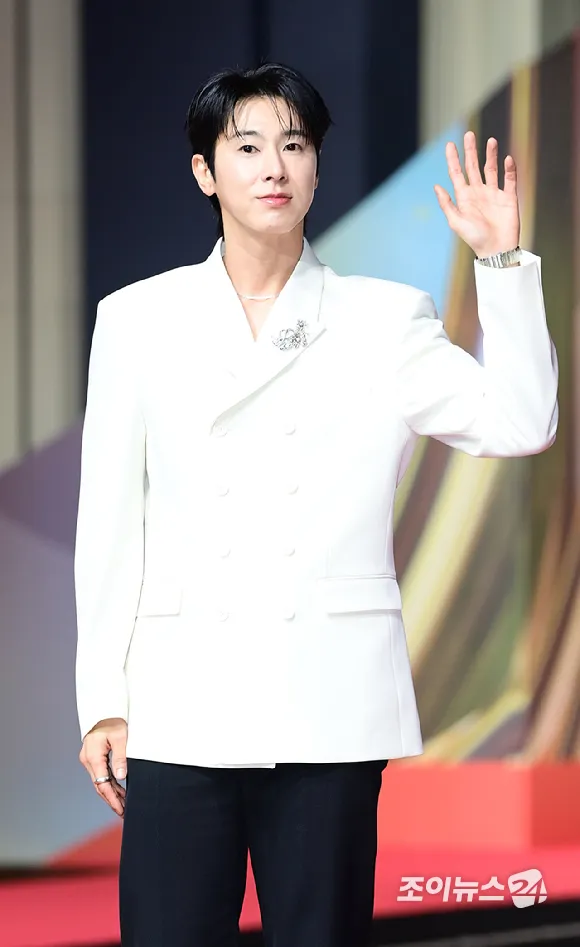 올공 시위에 공연계 줄비상…박서진 '취소', 유노윤호·엔플라잉 '잠실...

6·3 지방선거 투표용지 부족 사태를 규탄하는 서울 송파구 올림픽공