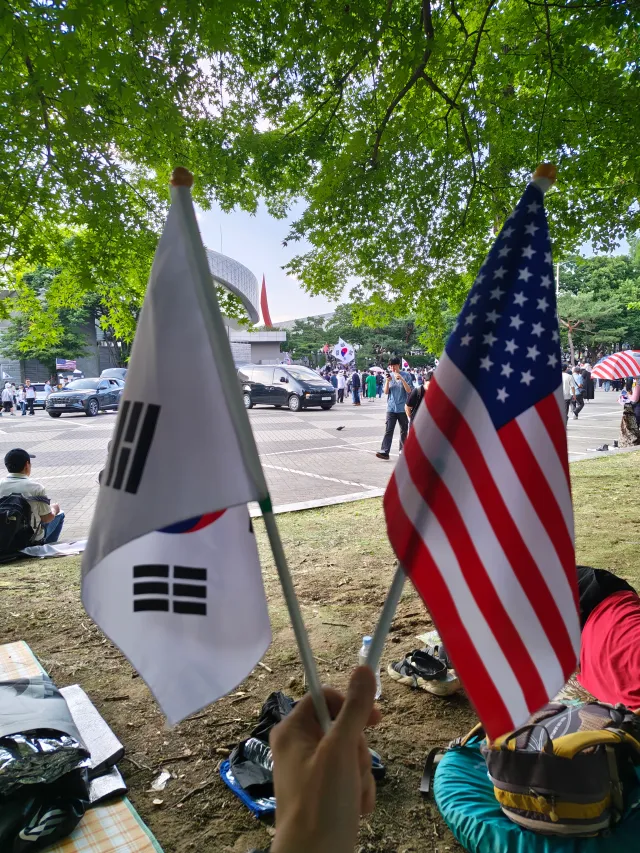 극우 동지 팔로우 구걸합니다😄😄😄
말세를 대비하는 자세로 우리는 앞으로 더 뭉쳐야합니다.
분명 때가오면 서로서로 큰 힘이 될것입니다.🙏�