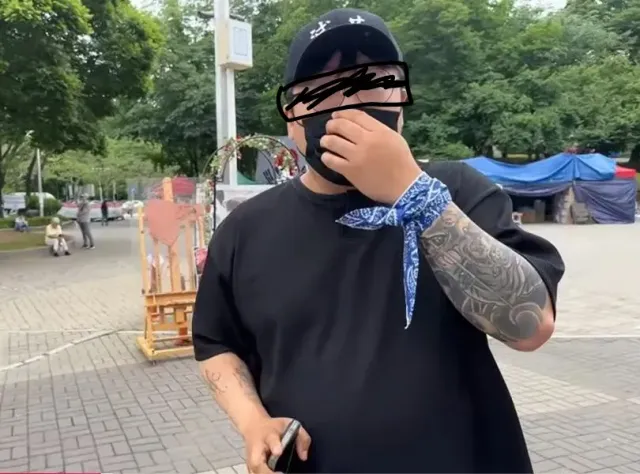 올공 쁘락치 문신깡패 국힘견들 특징

滅共모자, 티셔츠나 관련 굿즈들 착용함

저런거 단체로 착용하던 ××단체들 있지않았었나...?
근데 애초에