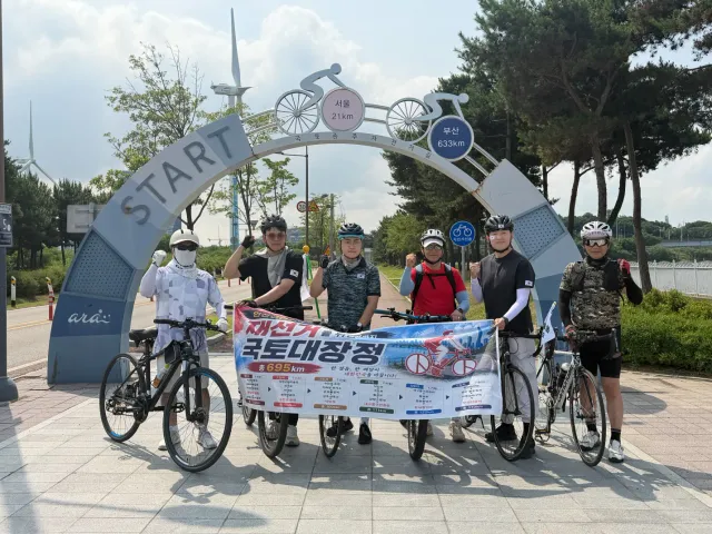 695km의 대장정🇰🇷
인천선관위에서 시작해 본격적인 출발을 했습니다!

청년 이주형과 함께 이대형교수, 윤영우회장, 신성영의원, 이찬구님,
