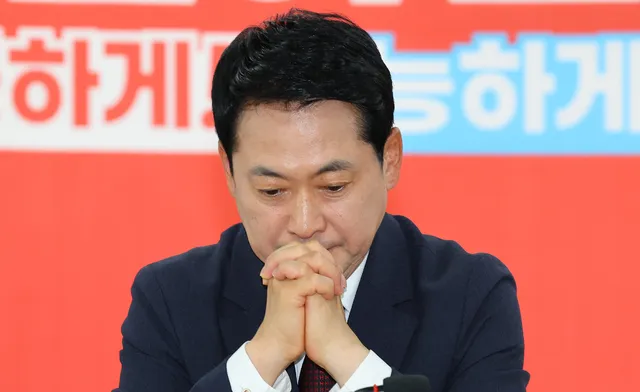 張 ‘징계정치’ 이어 ‘장외정치‘까지…국민의힘 내홍 최고조

장동혁, '참정권 집회' 전국 순회 시동⋯본격 장외정치 나서나 '징계정국' 당내 갈