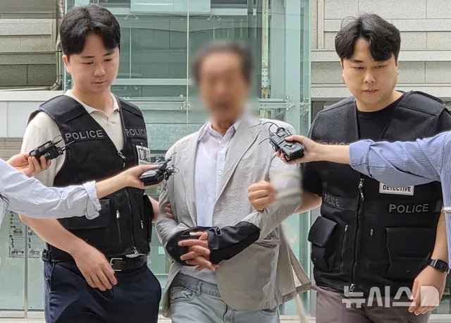 국조특위 '개표소 현장조사 방해' 60대 남성 구속송치(종합)

[서울=뉴시스]조수원 기자 = 6·3 지방선거 투표용지 부족 사태를 조사하는 국