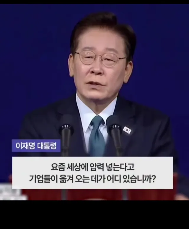 웃을 일이 아니고 진짜 위험한 거 같아, 아래 사진사람 정신상태가.
만약 전쟁나서 주민대표가 어디로 대피하라고 해도, 믿지 말아야 되지 않을까?