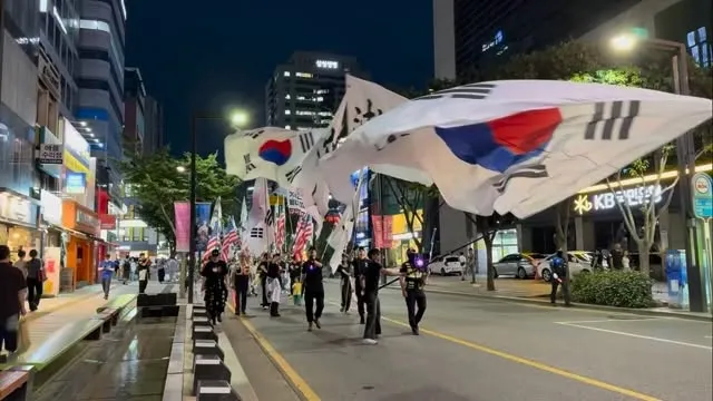 오늘도 대구 집회는 계속 됩니다▓

직접 나오셔서 얼마나 많은 이들이 
이 나라를 지키려 목소리를 내고 있는지, 
그리고 이렇게 많은 목소리를 