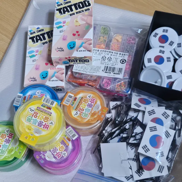 5살, 6개월 딸 둘 데리고 4번째 올공!!😆

지난주에 태극기 삔🇰🇷이랑 사탕🍭 나눔했는데, 
나도 재밌고 아이도 너무 좋아해서 이번에