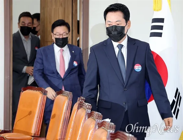 중진마저 등 돌리나... 나경원 "혼자 잠실 간 장동혁, 리더인가"

국민의힘 장동혁 대표를 향한 당내 파열음이 임계점을 향해 치닫고 있습니다.