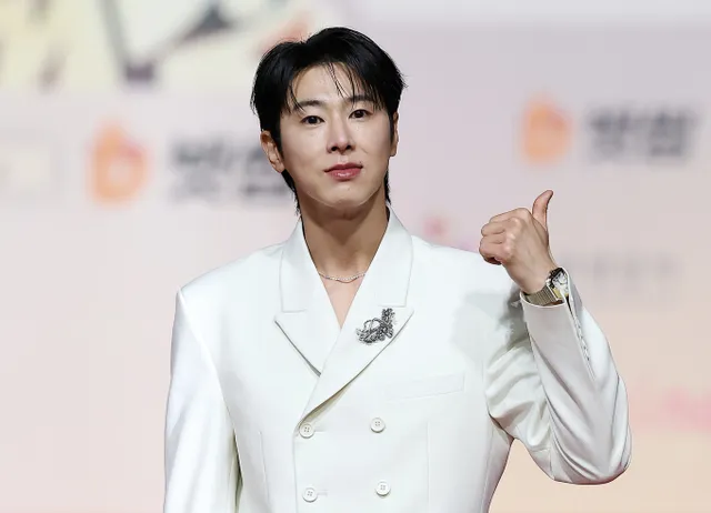 유노윤호, 잠실 개표소 봉쇄에…결국 콘서트 장소 변경

가수 유노윤호가 '잠실 개표소 봉쇄 시위' 여파로 콘서트 장소를 변경했다. 7일 뉴시스에