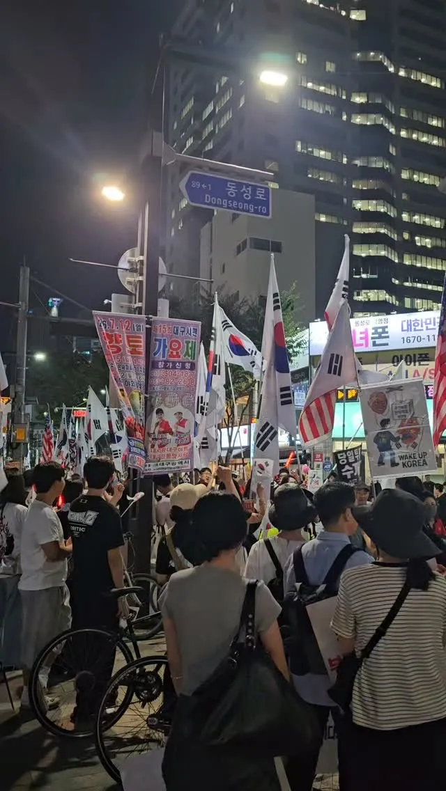 부정선거 ~가야지!
재선거~가야지
당일투표~가야지!
수개표~가야지

대구는 불타 오르네~ 🔥 
행렬의 끝이 안 보이네~
TKYC  동성로에서 