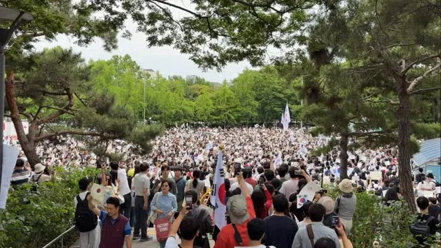 요 며칠 쓰레드에서 많이 보긴했지만
진짜 사람들이 저렇게 많을까? 일부가 아닐까? 
란 의심도 있어서 내눈으로 보려고 갔다왔는데,
정말 사람많고