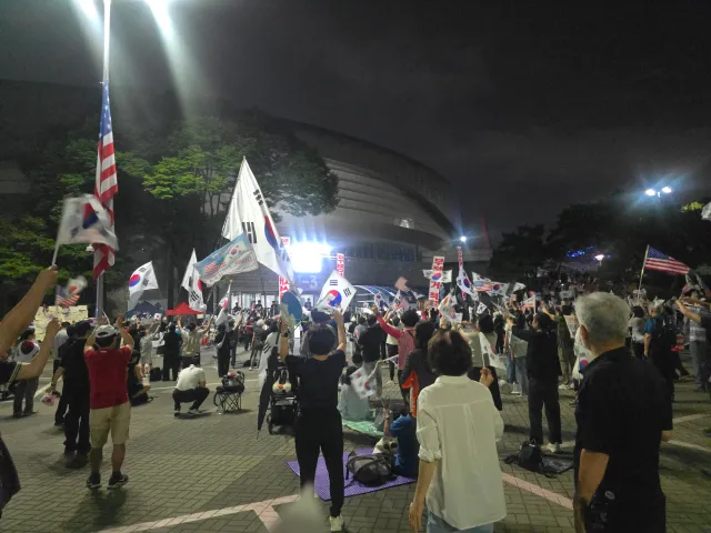 얘들아 우리 지치지말자! 저들이 원하는대로 해주지말자!
모이자 올림픽공원으로!
애국가도 같이 부르고, 대한독립만세도 같이 외치자.
우리 조상들도
