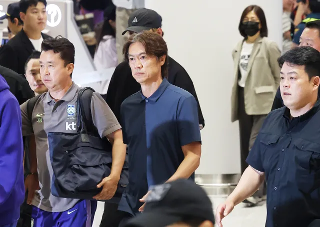 경찰 "홍명보 선임 관련 의혹, 수사 지연 사유 있지만 최대한 신속 결론...

2026 북중미 월드컵 32강 진출에 실패해 한국 축구 국가대표