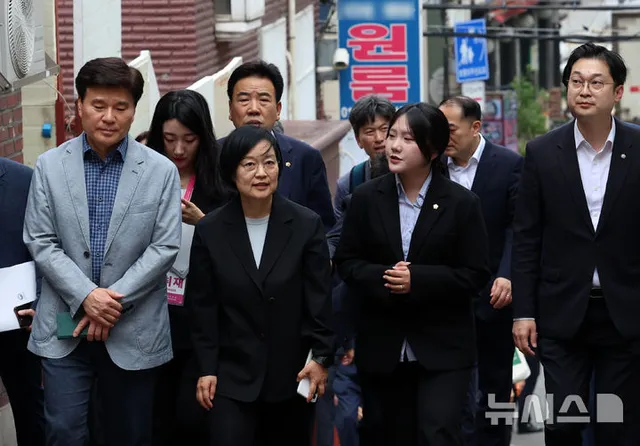사진으로 보는 지난 주말 [뉴시스Pic]

◆원룸 밀집지역 점검하는 한성숙 총리 ◆제9차 고위당정협의회◆북한 방송, 北 김정은 신형 구축함 강건