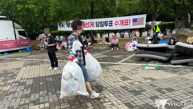 촛불과 태극기 사이... 2030이 잠실에 남긴 것들

[잠실, 깃발 없는 광장] ⑥ 한국 시민운동은 어디로 가는가,보수 시위 문법 바꿨지만 새