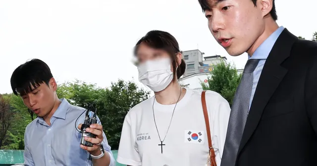 잠실 개표소 막은 30대女 ‘올다르크’ 경찰 출석해 “자유 민주주의 지...

잠실 개표소 막은 30대女 올다르크 경찰 출석해 자유 민주주의 지