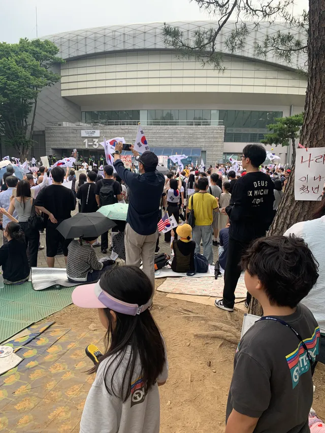 ‘올공’은 우리 첫째 아이의 태명이다.
어쩌다 보니 지금은 ‘올공’이라는 닉네임을 쓰는 애국보수가 되었다.

2017년, 아이의 태명으로 시작한