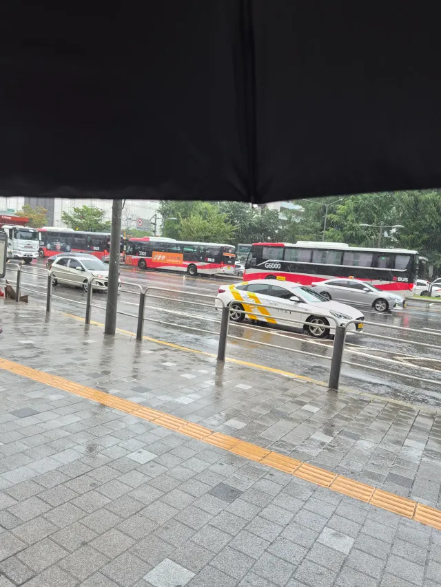 잠실왔는데
날씨 왜이래요???!!?