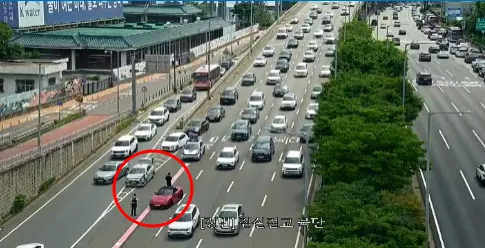 강변북로 (구리방향) 잠실대교 - 잠실철교 구간 승용차 관련 사고로 인해 4차로 통제 중 입니다. 참고하시고 안전운전 하시기 바랍니다. http