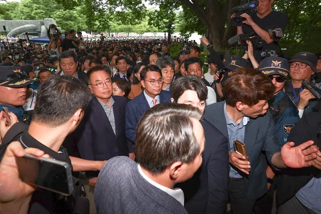 선관위, '투표용지 이송' 9시간 소요 예상…비용 5000만원 추산

중앙선거관리위원회는 7일 송파구 잠실 올림픽공원 개표소에 보관된 6·3 지