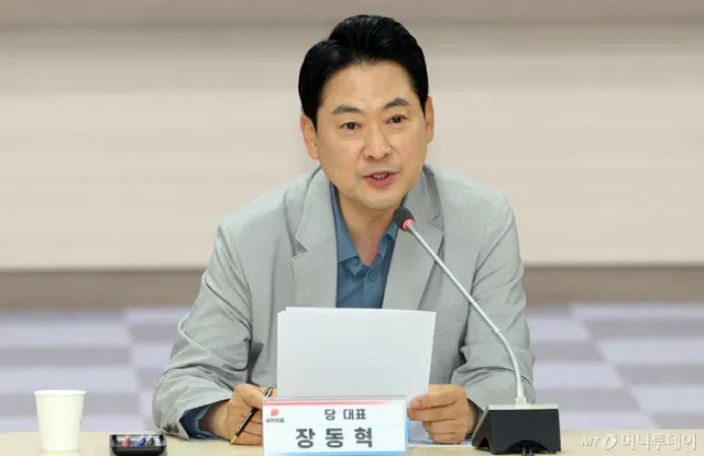 부산으로 간 장동혁 "與, 참정권 지킨다는 청년들 괴담 세력으로 모독"

장 대표는 이날 오후 국민의힘 부산시당에서 열린 '6·3 참정권 박탈 