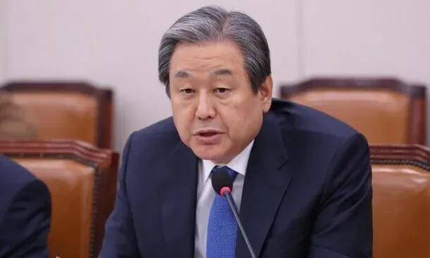 김무성 “장동혁, 당에 설 자리 없어 밖으로 돌아…자기 명 재촉하는 길...

김무성 새누리당(국민의힘 전신) 전 대표가 최근 장동혁 국민의힘 