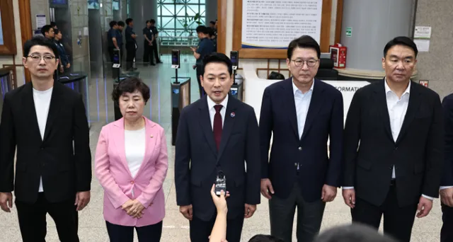 한방 없이 원외 맴도는 국힘, 대표는 이제 '부산행'

여권 주도로 국회 상임위원회가 운영되는 가운데 국민의힘이 광주 여고생 살해범 장윤기 사건