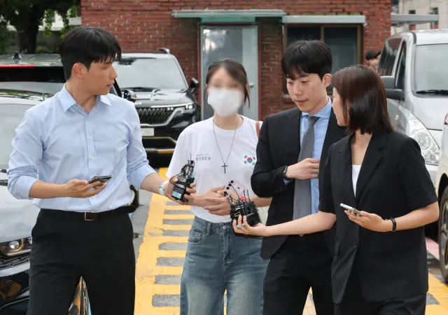개표소 출입 막은 '올다르크', 경찰 소환…"검증보다 증거 보전이 우선...

6·3 지방선거 개표소로 사용된 올림픽공원 핸드볼경기장 문...