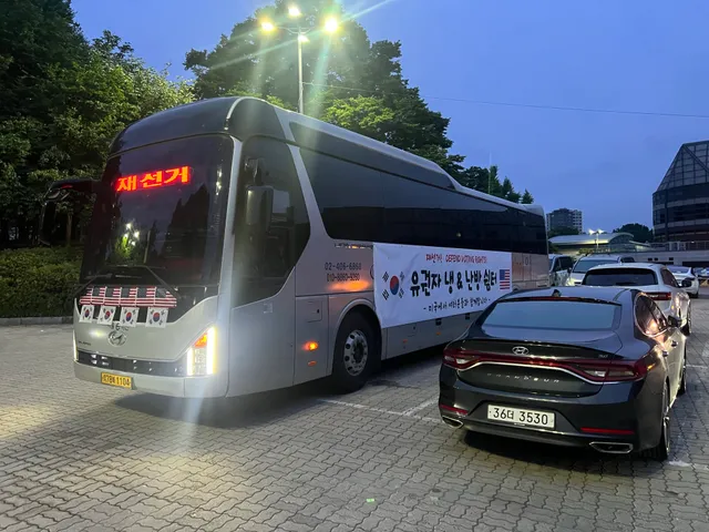 5시 브리핑

1. 누군가 미국에서 보낸 버스
2, 3. 새벽추위에도 자리를 지키는 사람들
4, 5. 각자의 방식으로 의견을 표현하는 사람들
6
