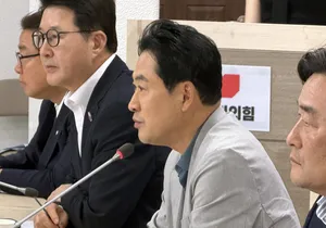 부산 간 장동혁, 투표지 부족 규탄…“李대통령, 재선거 입틀막”

[헤럴드경제=홍승희 기자] 국민의힘 장동혁 대표가 6·3 지방선거 투표용지 부