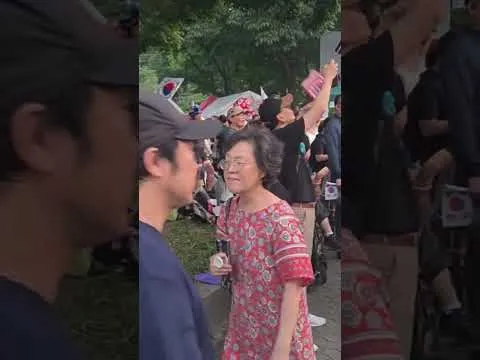 이시각 올공은 젊은이들이    화가 났다 전국에서 몰려 들어 난리났다. 여기는 올림픽공원 현장!