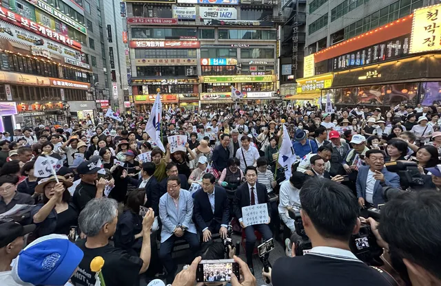 장동혁, 인천 시민들과 "野주도 특검 관철"…선거제도 개혁 총력

장동혁 국민의힘 대표와 당 지도부는 8일 인천 구월로데오광장에서 열린 시민 집