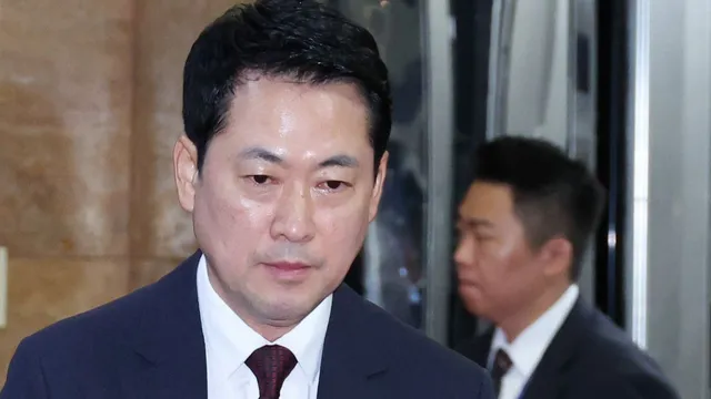 장동혁, 징계 이어 ‘집회 정치’... 당내선 “나 홀로 정치 그만”

장동혁, 징계 이어 ‘집회 정치’에 당내 비판 커져