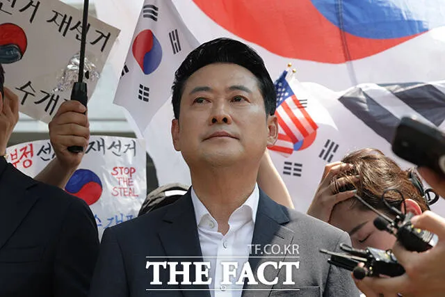 내홍 뒤로 한 채 장외로…장동혁 '위기 타개책' 통할까

8일 인천 투표용지 사태 집회 참석상승했던 지지율, 與에 재역전 허용 당내 고립 심화 
