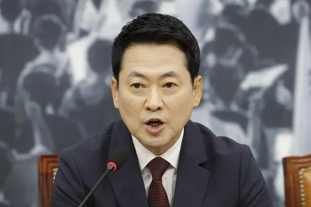 ‘징계정치’ 이어 ‘장외정치’ 매달리는 장동혁, 강성층 결집 노려

국민의힘 장동혁 대표(사진)가 당의 기강을 잡겠다며 중앙윤리위원회를 재가동해