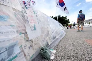 [포토] 장마철 앞둔 올림픽공원 집회 현장

[천지일보=남승우 기자] 투표용지 부족 사태에 항의하는 참정권 집회가 한 달 넘게 이어지고 있는 7