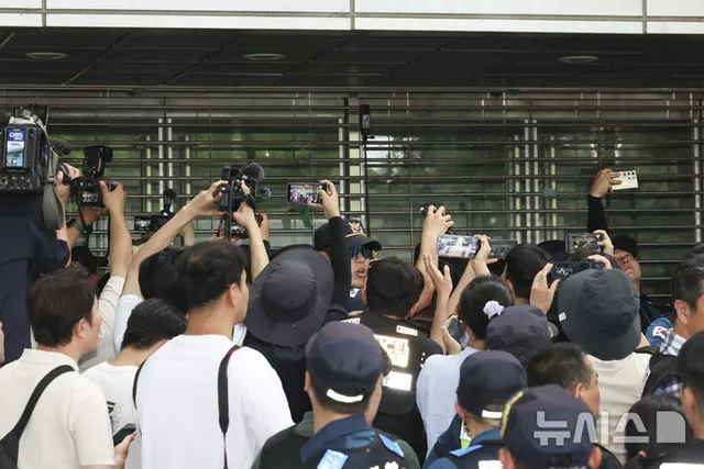[개표소 봉쇄 한 달②]진압도 중재도 없다…경찰·정치권·선관위 '3각 ...

[서울=뉴시스] 조성하 한은진 한재혁 기자, 석정은 인턴기자 = 