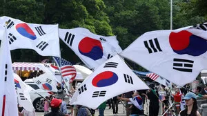 [포토] 한달째 올공 하늘에 휘날리는 대형태극기

[천지일보=박준성 기자] 6.3 지방선거 투표용지 부족 사태를 규탄하는 참정권 집회가 30일째